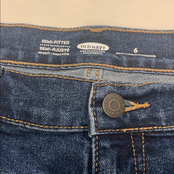 Old navy semi-fitted shorts - Picture 2 of 5